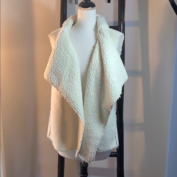 GUC faux suede cream vest size XL - Picture 1 of 6